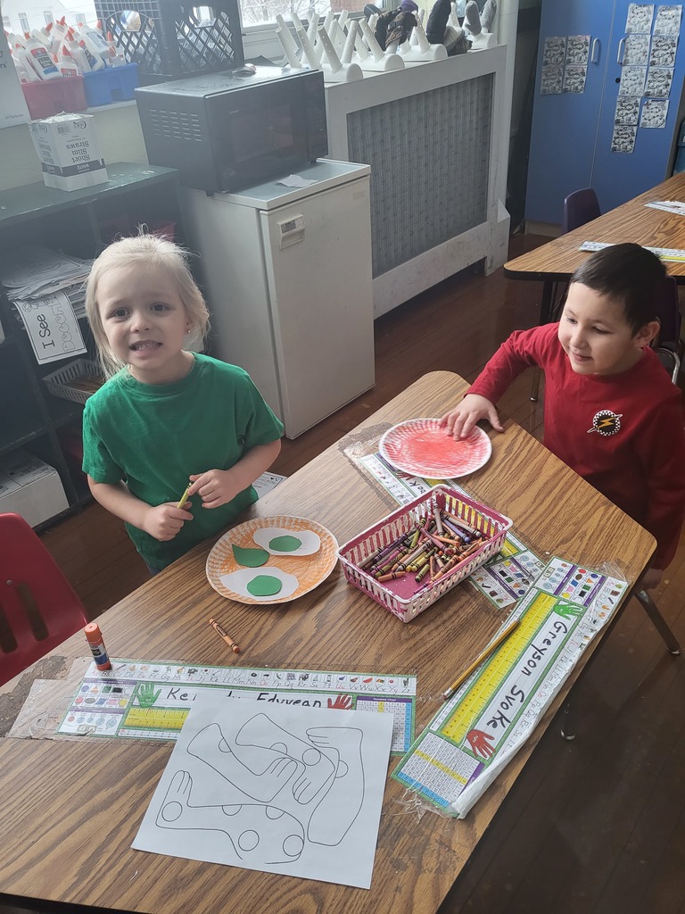 Students making Green Eggs & Ham craft
