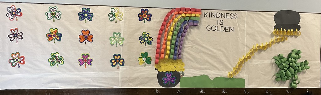 4 leave clover and pot of gold bulletin board