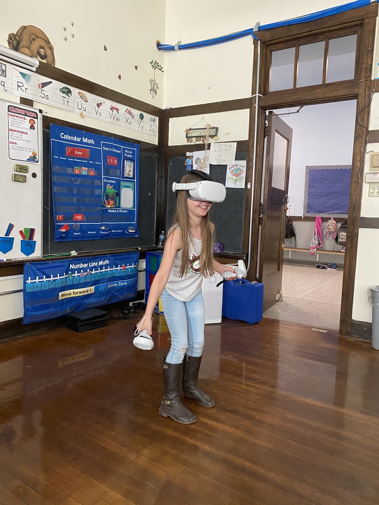 girl playing virtual reality game