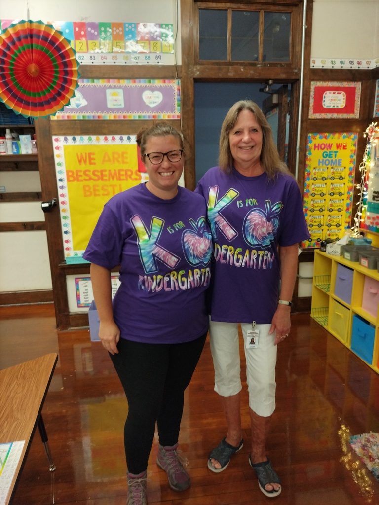 2 kindergarten teachers